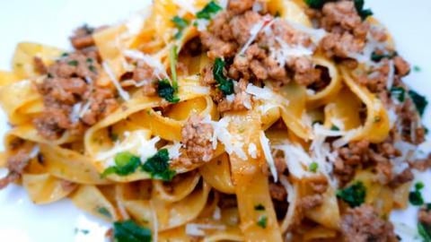 BEST ITALIAN TAGLIATELLE WITH MINCED MEAT RECIPE.