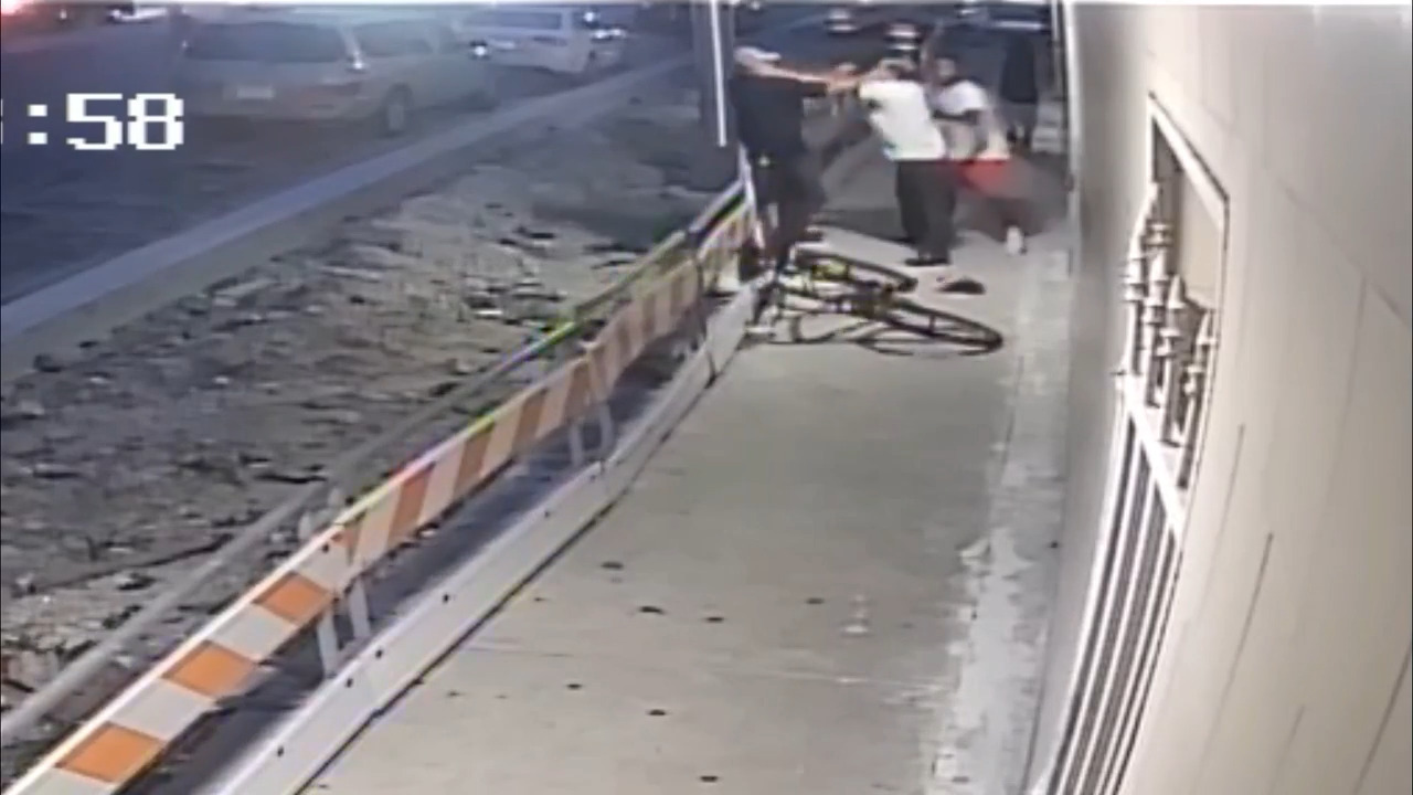 Miami police search for suspect who knocked out man, stole his wallet ...