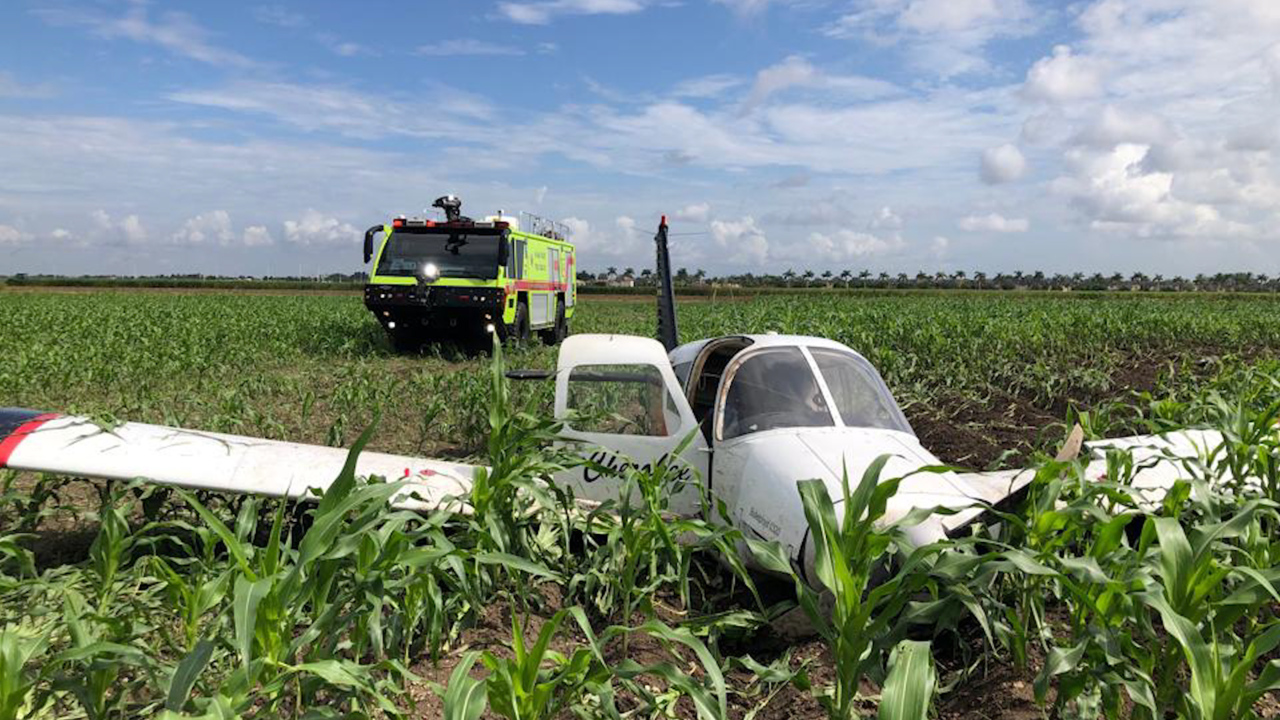 Small Plane Crash Lands In Field Near Miami Executive Airport Miami Herald 6440