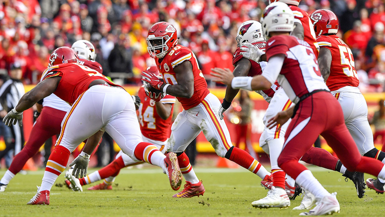 Mahomes throws 2 TD passes as Chiefs beat Cardinals 26-14