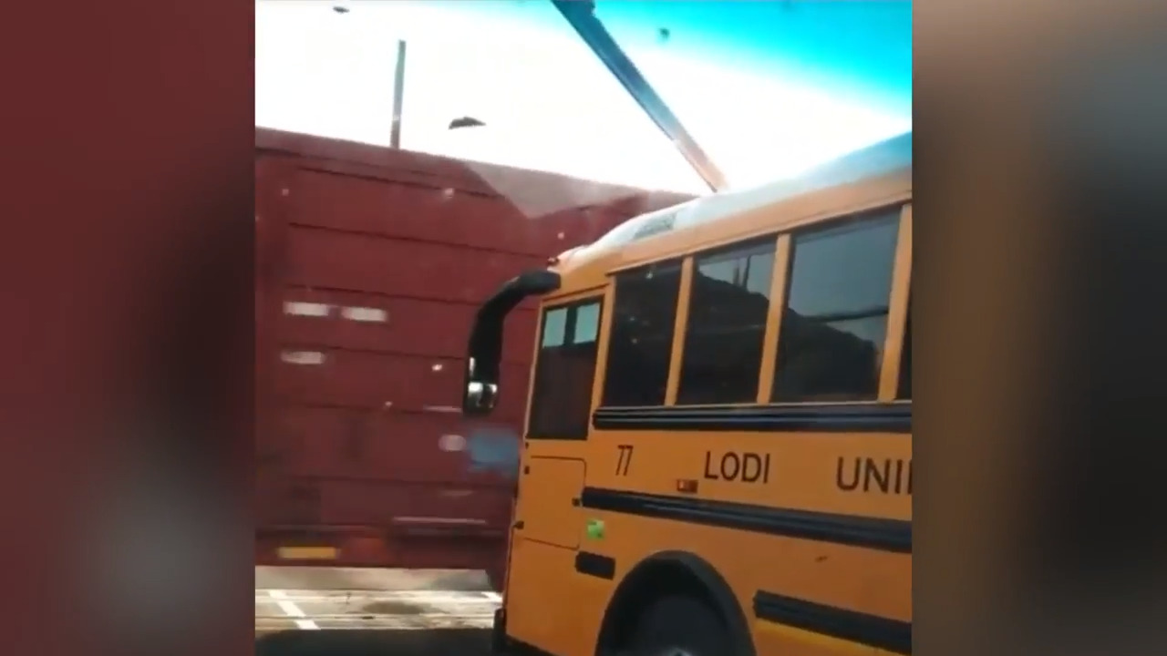 Lodi CA school bus is nearly struck by train, video shows | The Sacramento  Bee
