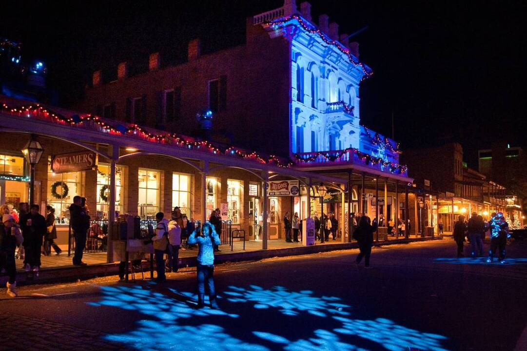 Christmas Tree arrives in Old Sacramento Sacramento Bee