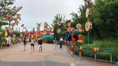 FIRST LOOK - Hollywood Studios - Tour of Toy Story Land -...