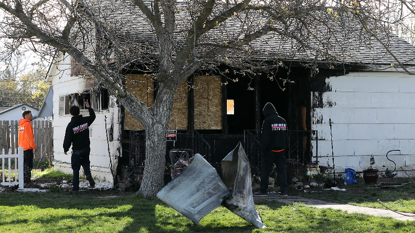Early morning blaze guts Richland home (Video) | Tri-City Herald