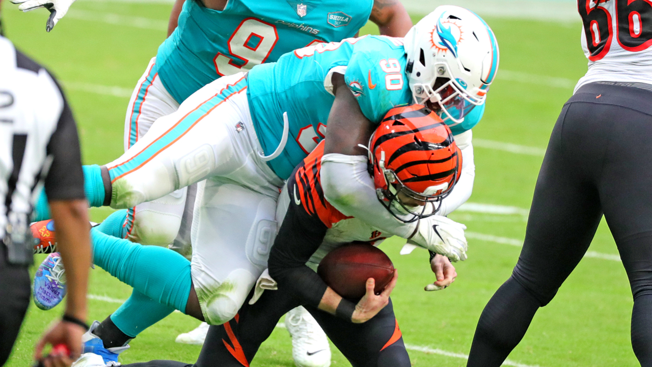 Five players ejected in chippy Miami Dolphins-Cincinnati Bengals