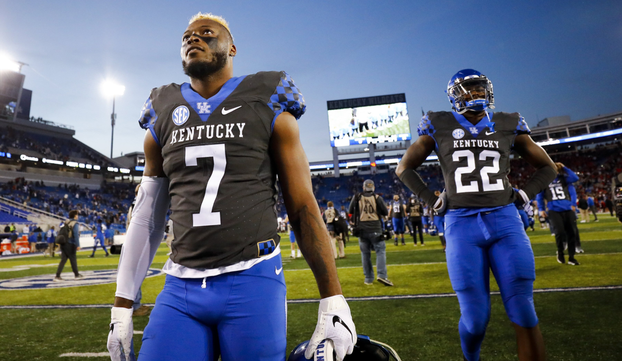 Kentucky RB Benny Snell ejected for ridiculous reason in Music City Bowl