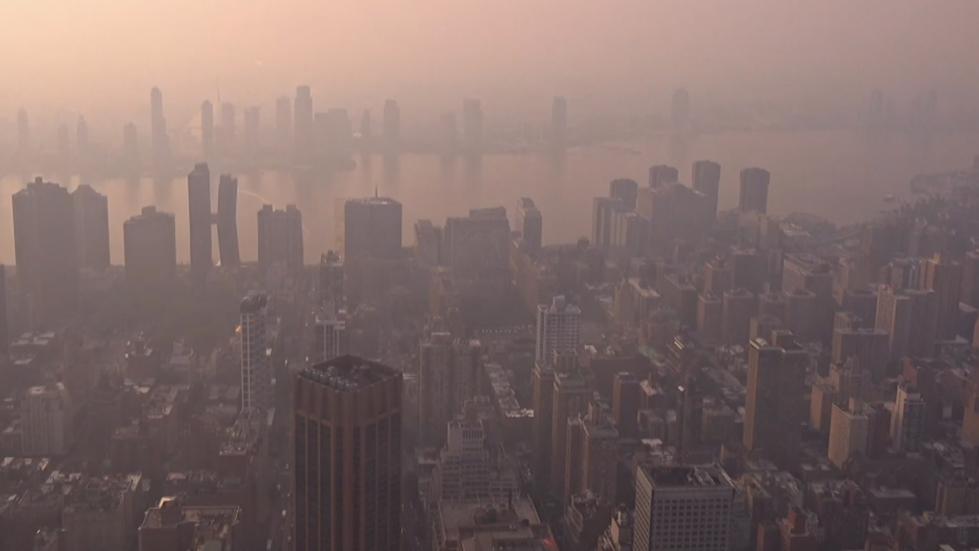 New York Yankees, New York Liberty postpone games due to smoke from  Canadian wildfires - CBS New York