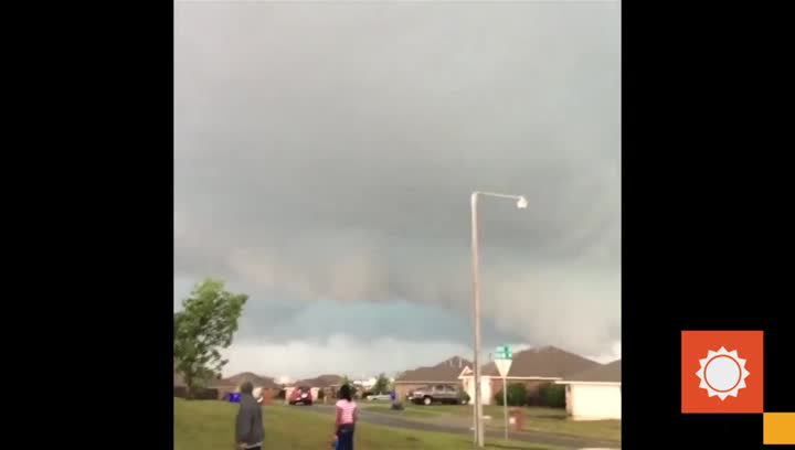 woman-captures-oklahoma-tornado-warned-storm-accuweather