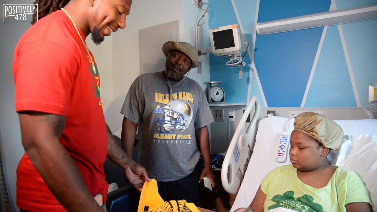 NFL linebacker visits Middle children's hospital Macon Telegraph