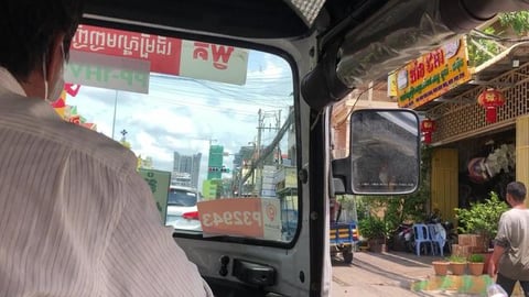 Strolling through TK AVENUE | Mr. and Mrs. Hong