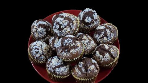 Make DELICIOUS Chocolate And Coconut Cupcakes At Home In ...