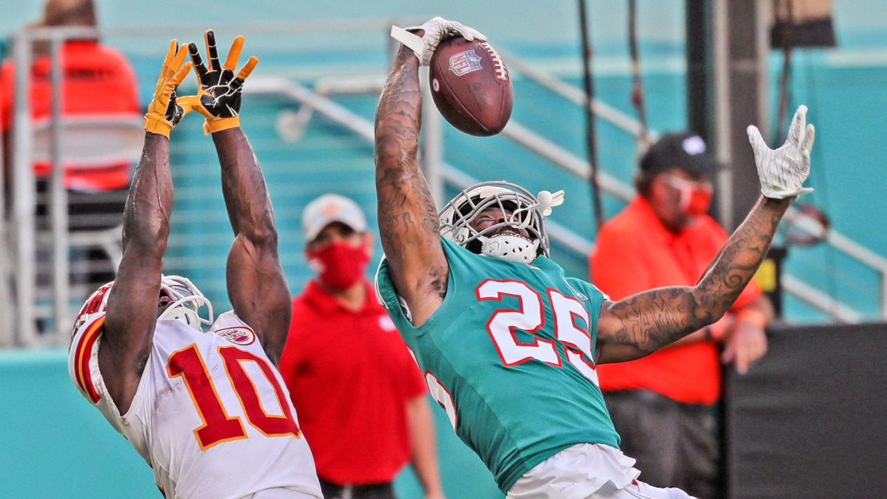 Xavien Howard hears trade rumors, wants to be Dolphins' franchise