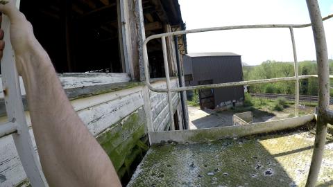 POV ABANDONED FACTORY EXPLORE! WE GET ON THE ROOF 