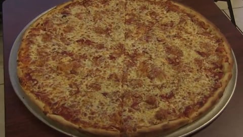 $200 Undefeated 26 Inch Pizza Challenge in New York!