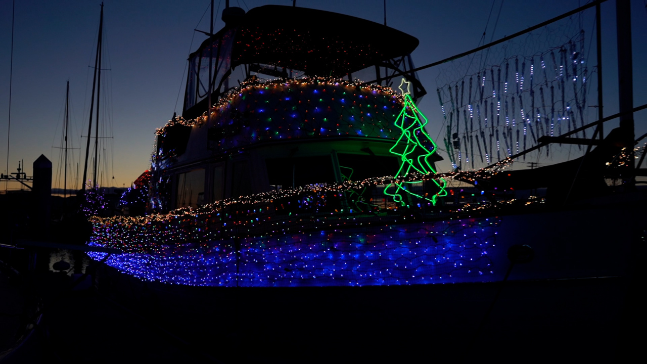 Competitors cover boats in thousands of lights for Bellingham Yacht