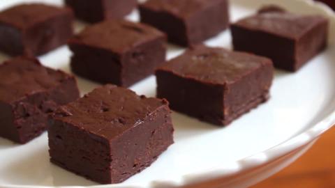 The BEST 3 ingredient Nutella Fudge Recipe | SweetTreats