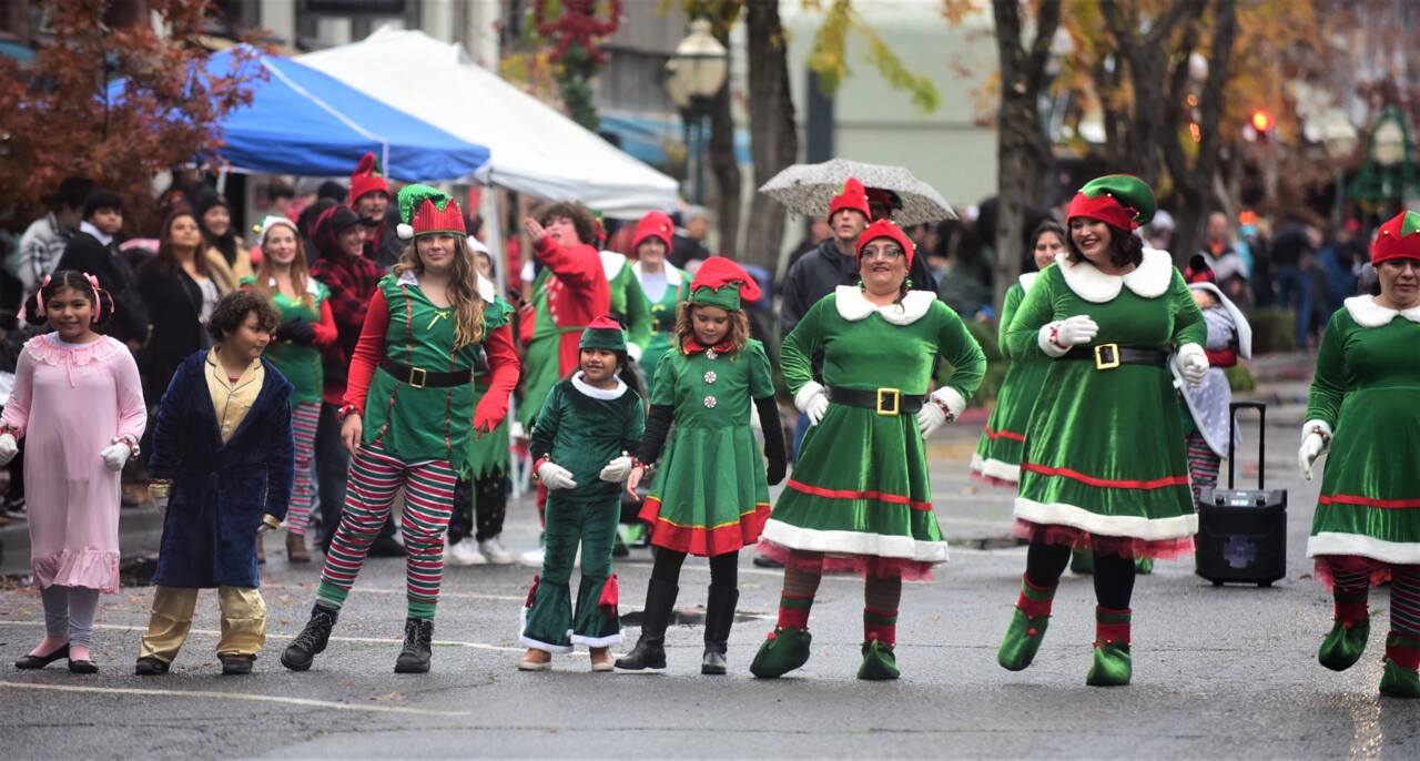 Merced Christmas Parade draws large crowd despite bad weather Merced