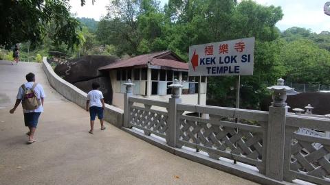 Walking Uphill | Kek Lok Si Temple | Penang | Malaysia