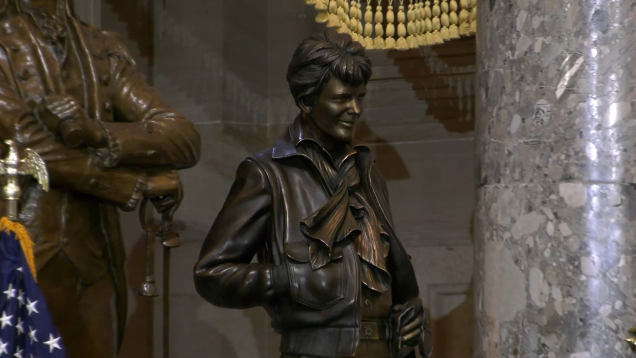 Aviator Amelia Earhart Honored With Statue at U.S. Capitol – NBC4 Washington