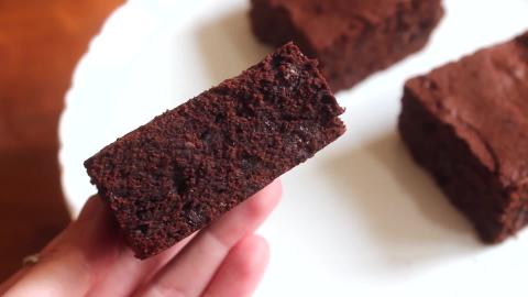 The Best Fudgy Brownies Recipe | Easy to Bake