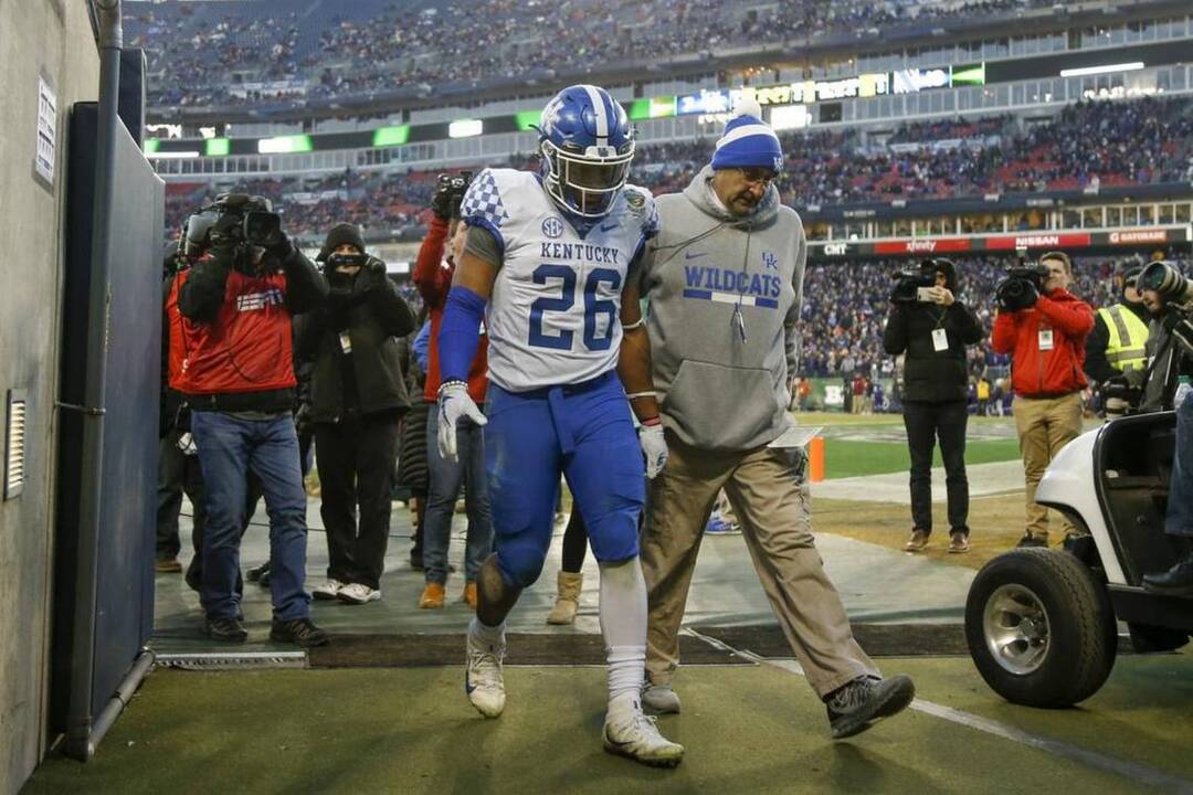 UK football: Barnhart weighs in on Benny Snell ejection from Music City  Bowl