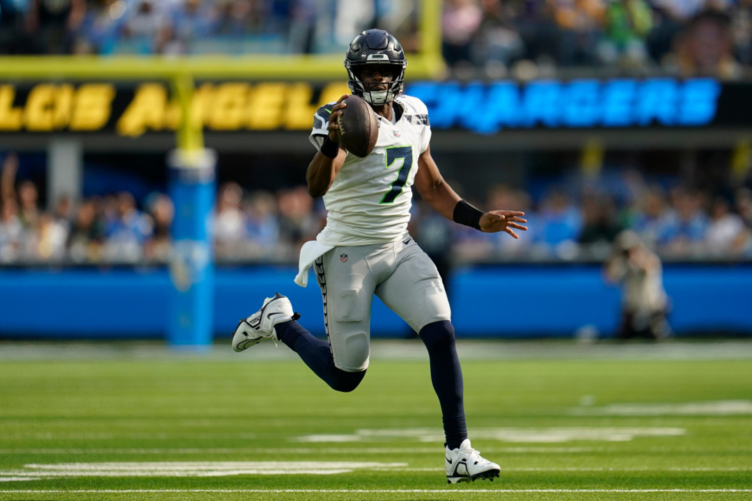 Seahawks' Geno Smith shines in win over Russell Wilson-led Broncos: 'They  wrote me off, I ain't write back though'