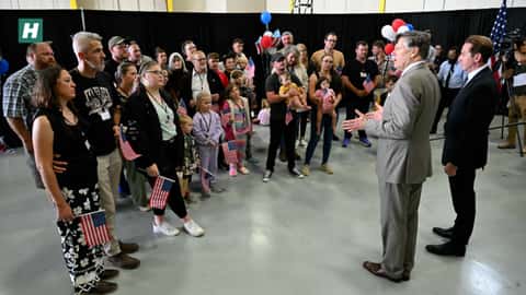 Stephen Colbert 'Absolutely' Rips Karoline Leavitt With Just 1 Simple Fashion Statement | HuffPost Entertainment