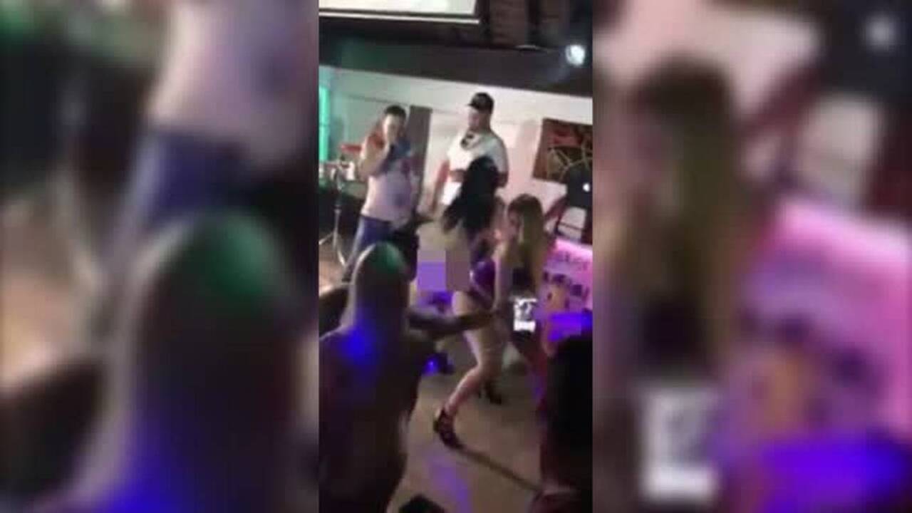 Competencia de baile de mujeres desnudas por entrada para concierto genera  escándalo en las redes | El Nuevo Herald