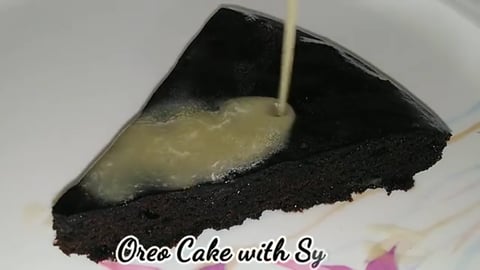 TasteHC56.1_ Oreo Cake with Syrup