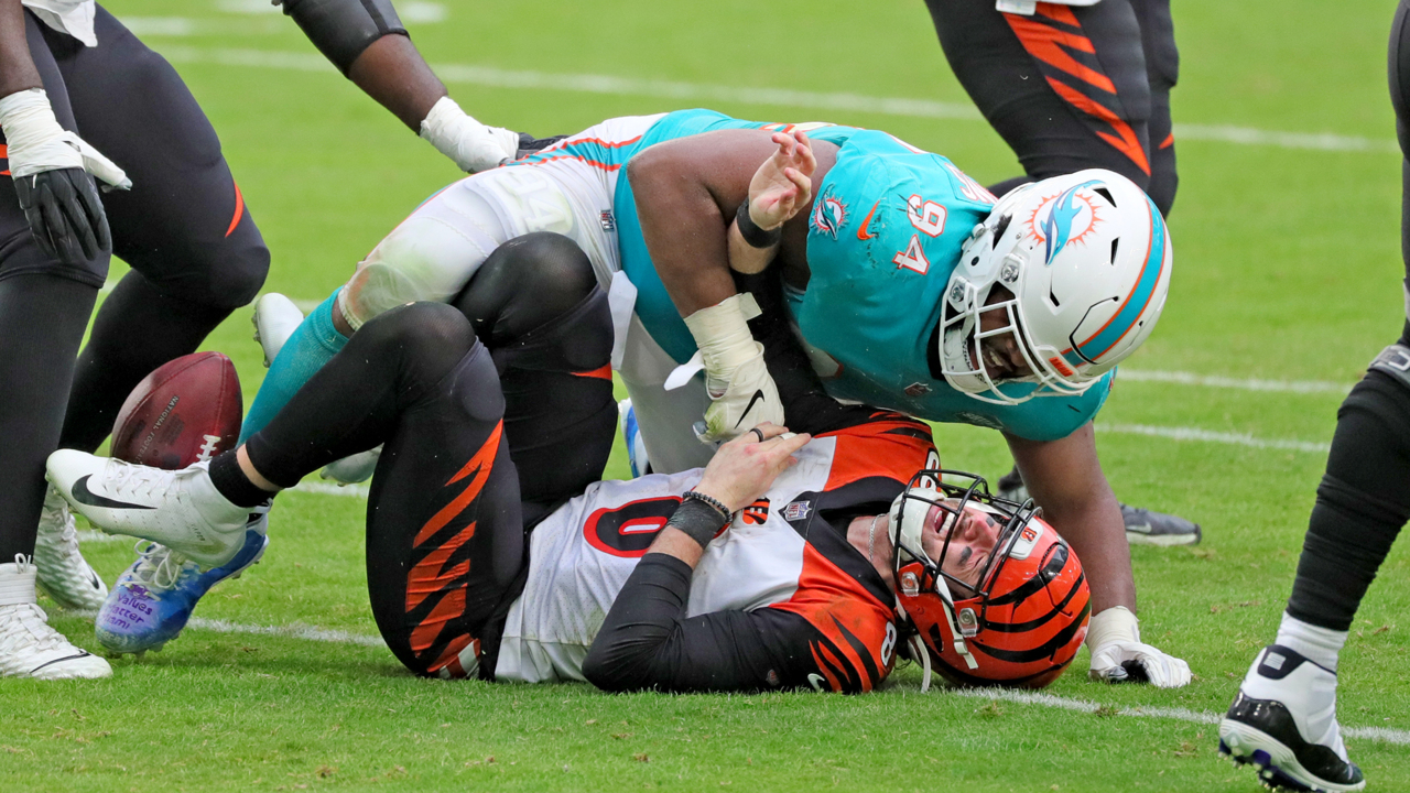 Miami Dolphins bench empties and fight breaks out - Miami Vs Bengals -  Multiple ejections 