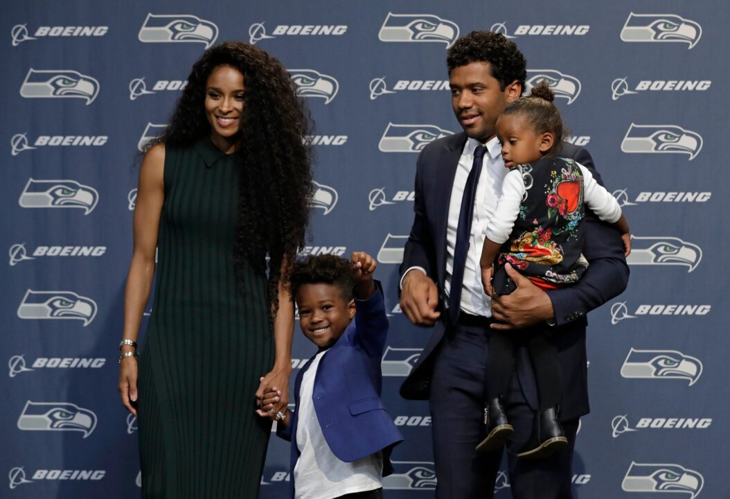 Seahawks QB Russell Wilson limited with right pectoral muscle