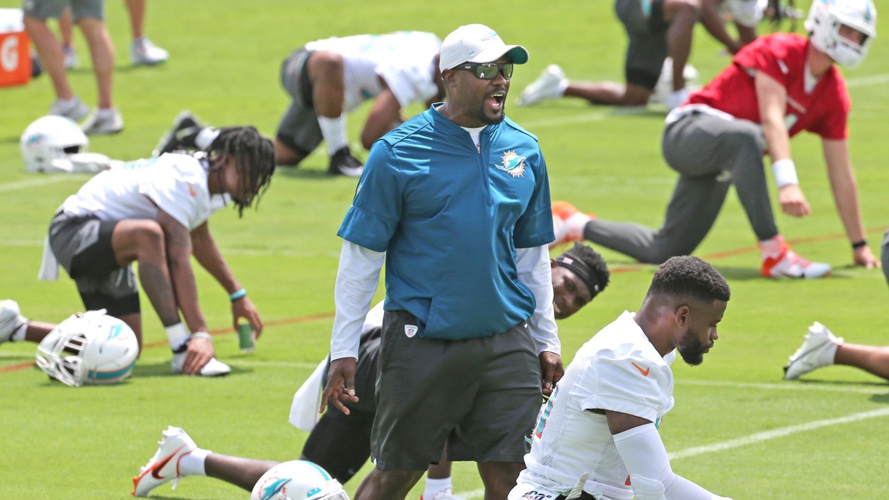 Xavien Howard and Miami Dolphins end off-season dispute after