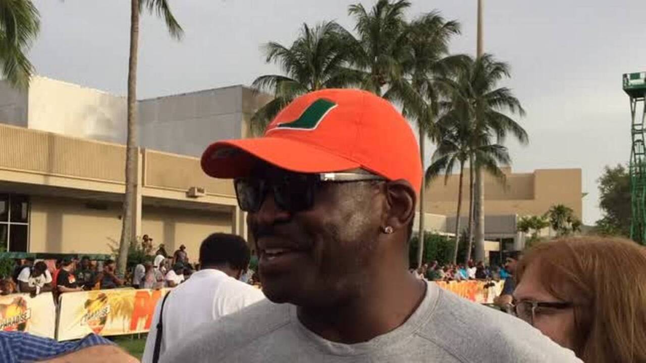 Michael Irvin tested for throat cancer, he says in Instagram post