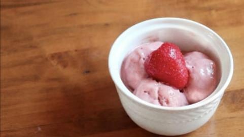 Strawberry Banana Ice Cream | 4 ingredients