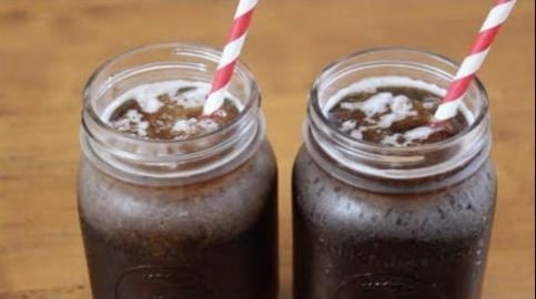 2 ingredient Root Beer Slushies | SweetTreats