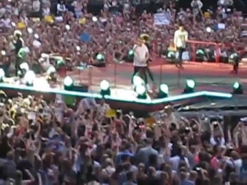 One Direction performing Diana in Dusseldorf