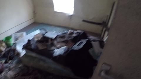 ABANDONED HOUSE... STUFF LEFT BEHIND...