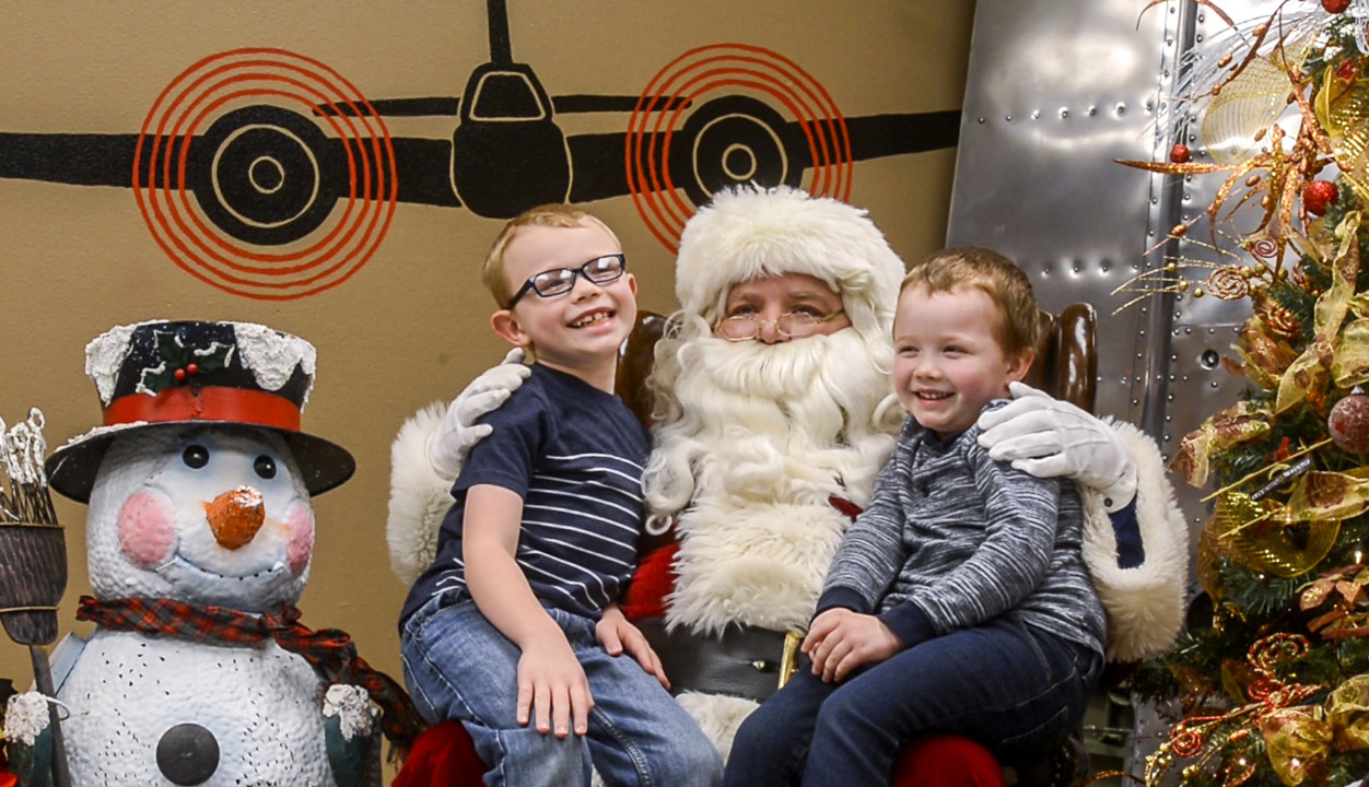 santa-flies-in-to-thun-field-in-south-hill-tacoma-news-tribune