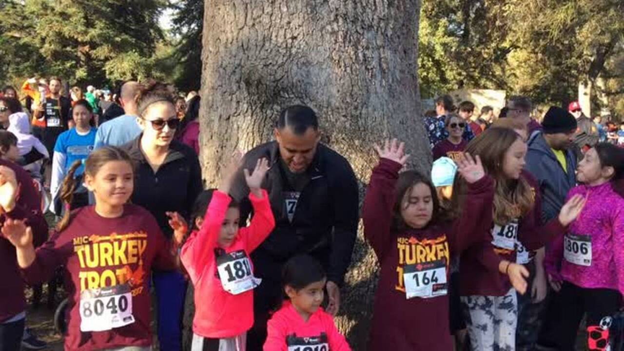 Watch The Turkeys Trot In Modesto Modesto Bee