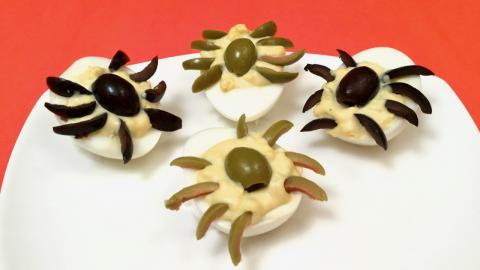 How to Make Edible Spiders for Halloween / Deviled Eggs