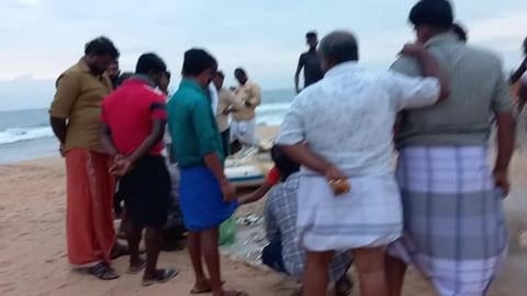 Fishermen Selling Fish At Varkala Beach | Kerala