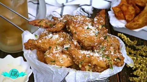 GARLIC PARMESAN WINGS