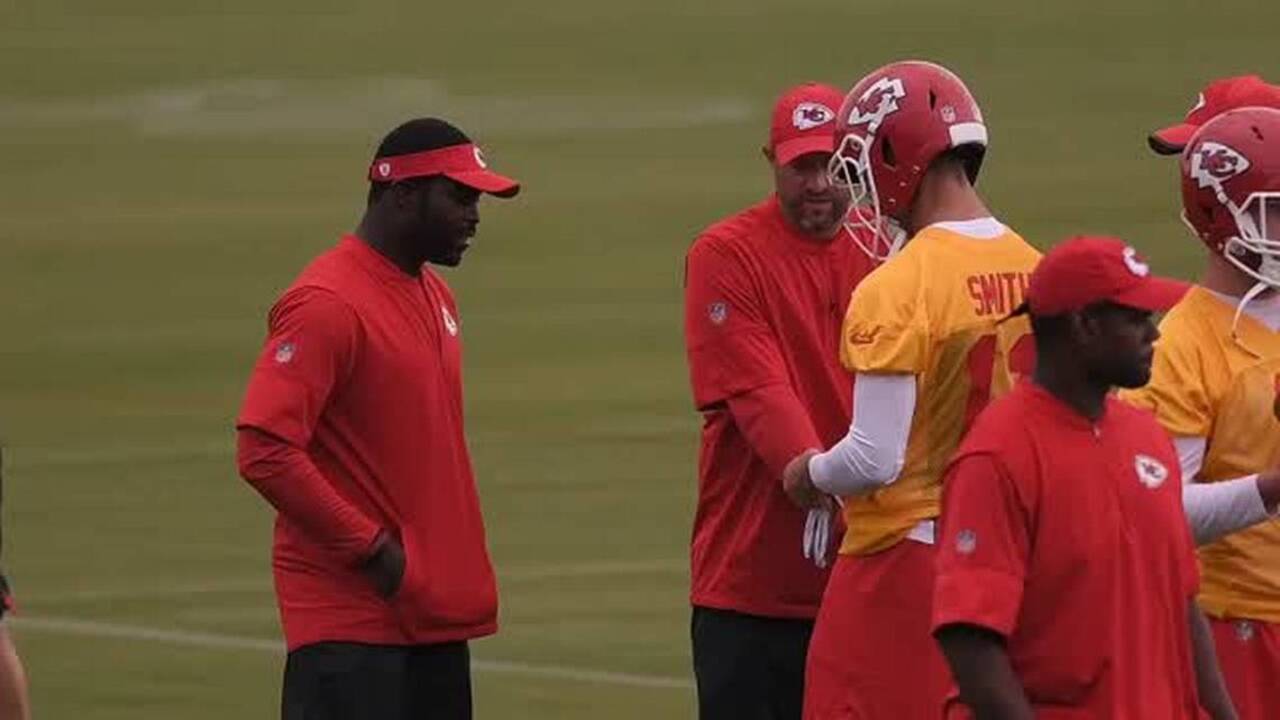 Michael Vick serving as coaching intern for Chiefs this season