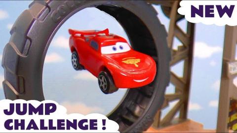 Disney Cars Lightning McQueen jump race against Hot Wheel...