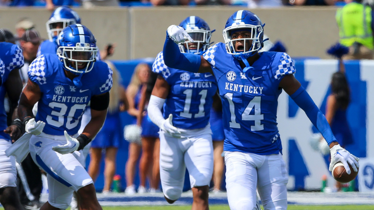 Kentucky football Carrington Valentine on first interception