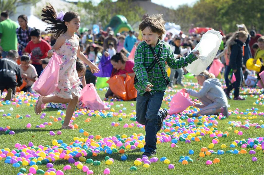 Kids vie for 250,000 eggs at People's Church Easter Egg hunt in Fresno