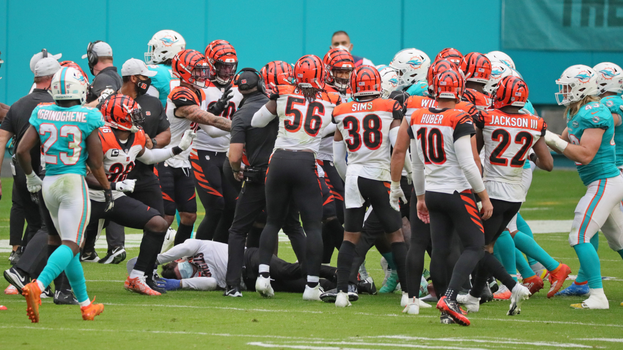 Heated Dolphins coach Brian Flores held back from brawl after ugly Bengals  hit on Jakeem Grant