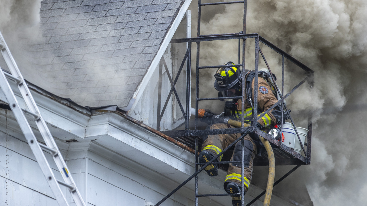 Firefighters respond to fire on Aylesford Place Lexington Herald Leader