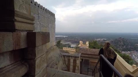 Climbing Down 700 Steps of Vindhyagiri | Shravanbelgola
