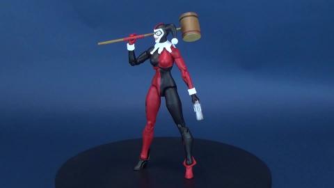 DC Collectibles DC Essentials Harley Quinn Figure Review
